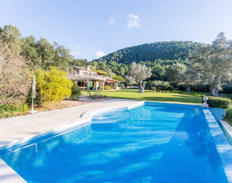Rustic finca with holiday licence, for sale in Esporles