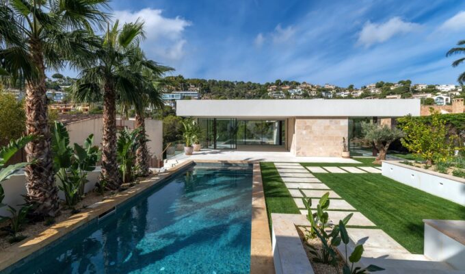 Villa for sale in clos to Portals