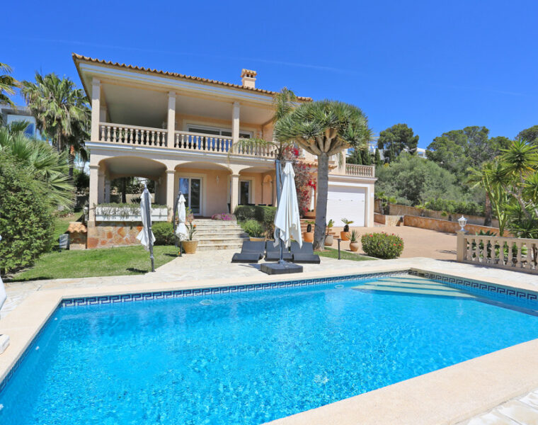 Villa for sale in Santa Ponsa