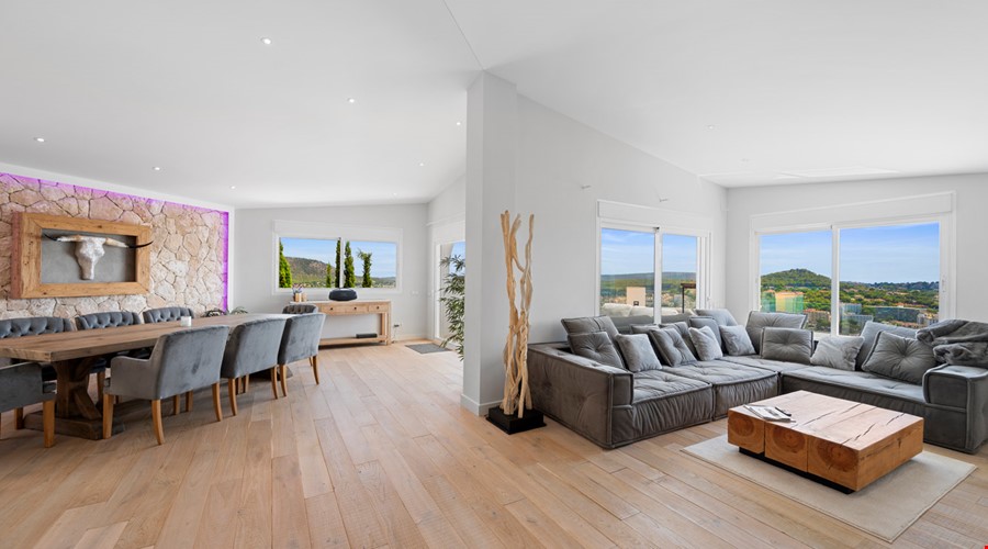 Villa for sale in Santa Ponsa