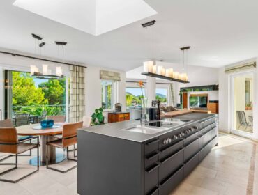 Contemporary Sea-View Villa in Santa Ponsa