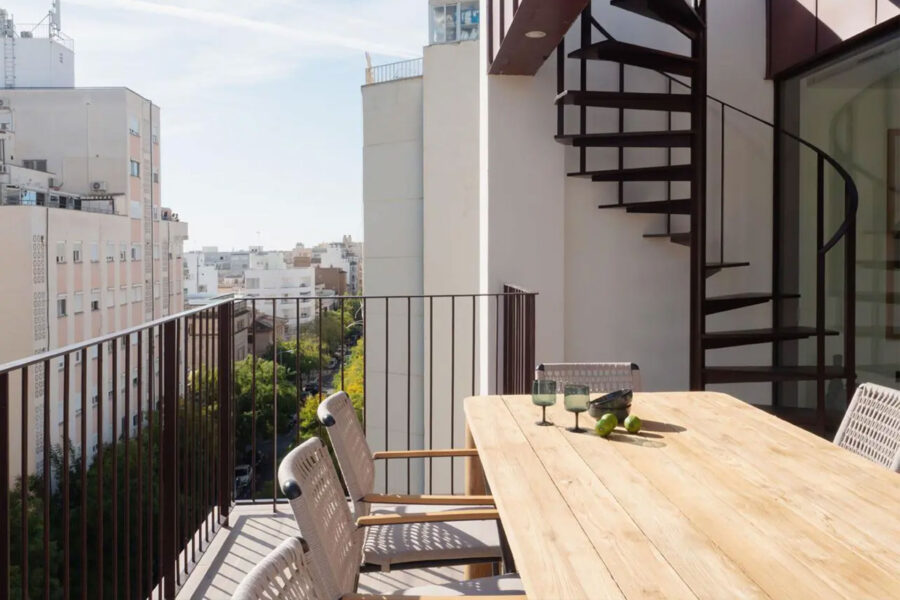 Contemporary penthouse in Santa Catalina