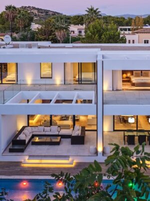 Villa for sale in Nova Santa Ponsa