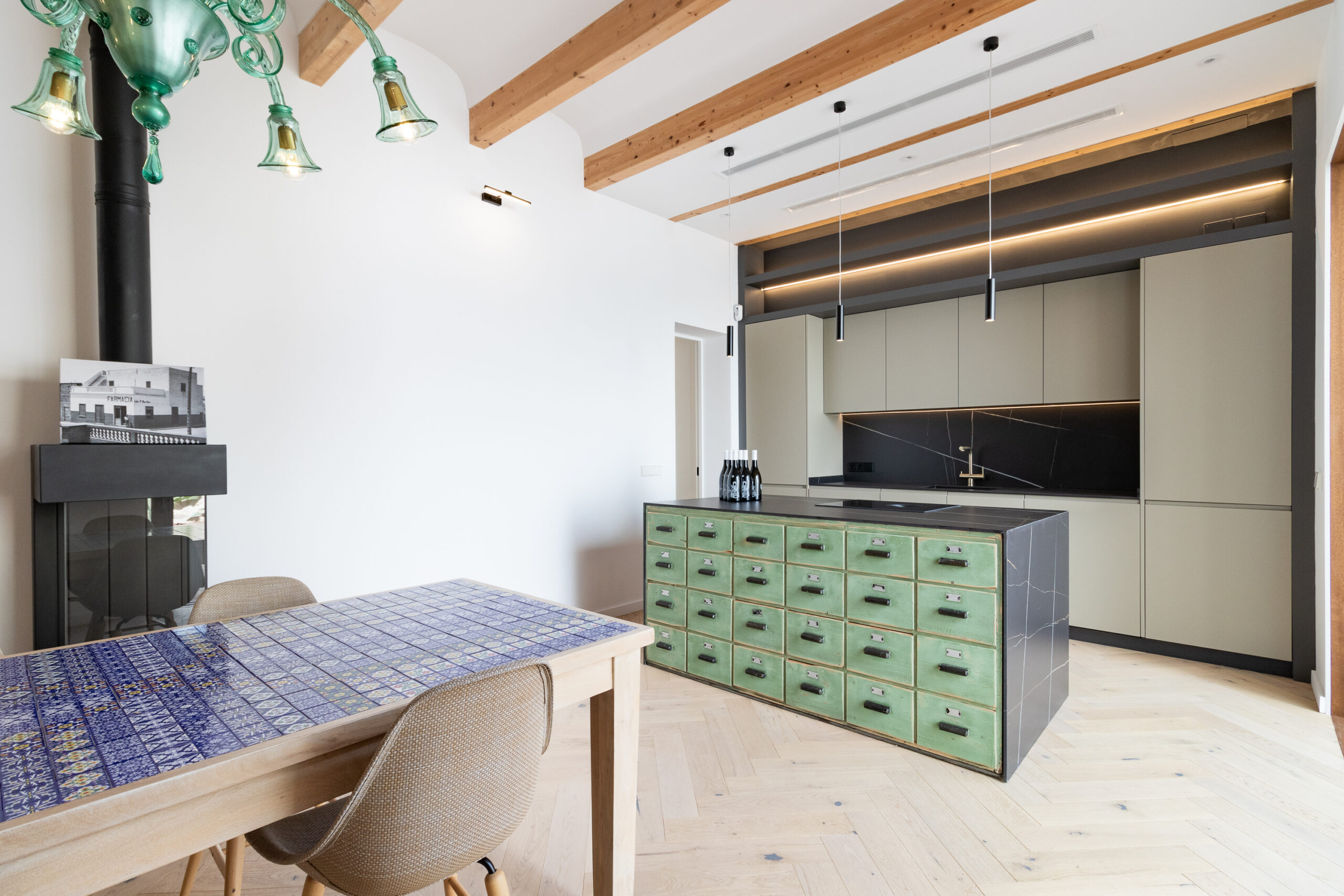 Light-filled two-bedroom loft style home for sale with sea-view roof terrace in gènova