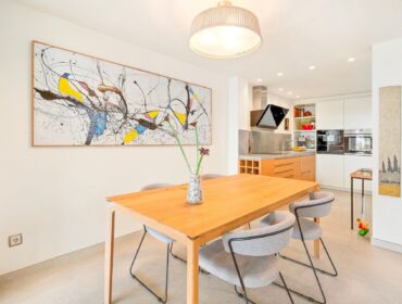 Ático reformado con terraza y vistas a la montaña en venta en palma