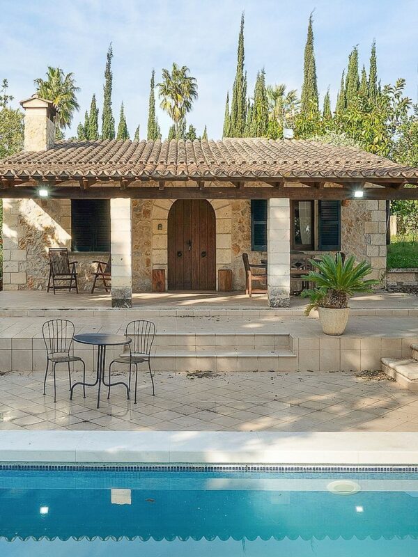 Spacious country house for sale with pool and paddocks in port de pollença