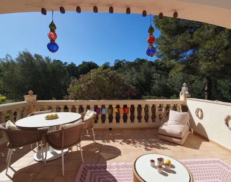 Spacious garden apartment with four bedrooms for sale in camp de mar