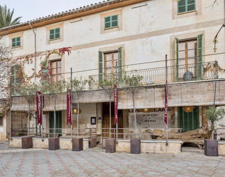 Elegant townhouse project with approved license in santa maria del camí