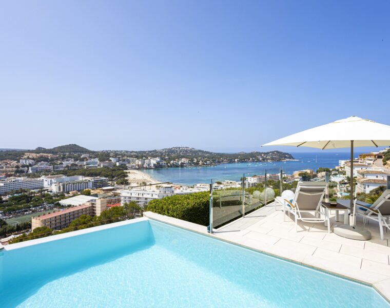 Villa contemporánea con vistas al mar en venta en santa ponsa