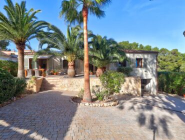 Villa mediterránea energéticamente eficiente en venta cerca del golf y del mar en santa ponsa