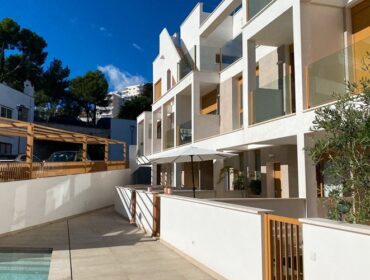 Renovated attic apartment with a terrace and mountain views for sale in palma
