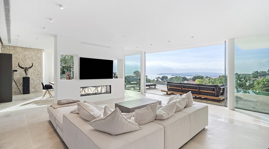 Villa familiar de lujo con vistas al mar y piscina en costa d’en blanes – villa en venta en costa d’en blanes Costa den Blanes villa for sale