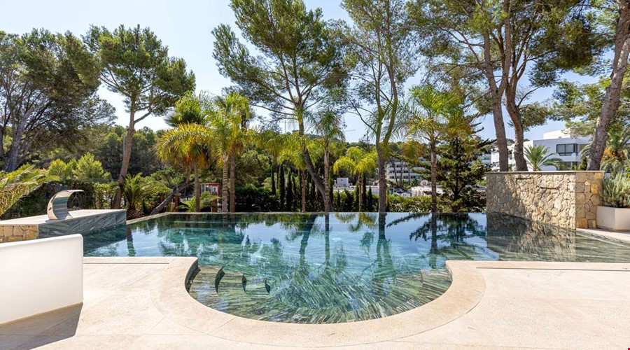 Energy-efficient mediterranean villa for sale close to the golf course and the sea in santa ponsa