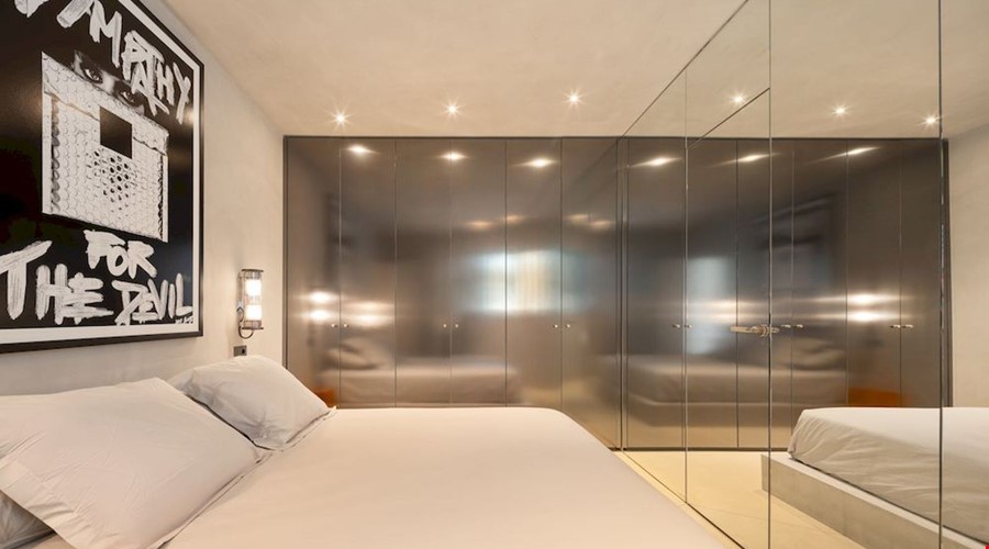 Design-led sea-view townhouse for sale with lift, garage and rooftop terrace in alcudia