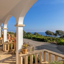 Sea-view villa for sale with saltwater pool and rental licence in cala figuera