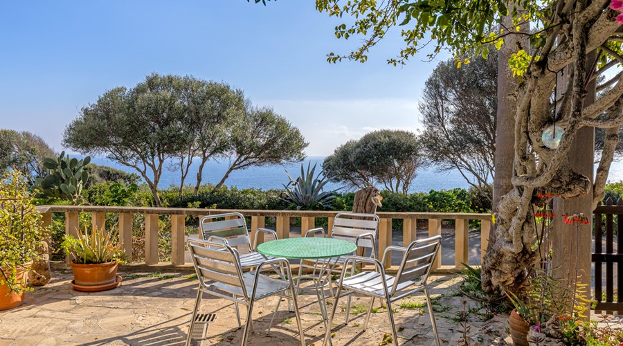 Sea-view villa for sale with saltwater pool and rental licence in cala figuera