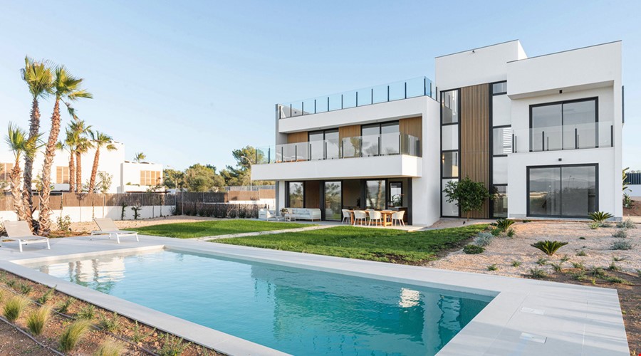 New-build villa for sale with landscaped garden, pool, terraces and golf proximity in son gual