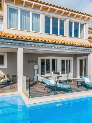 Elegant 4-bedroom villa for sale with sea views and pool in port andratx