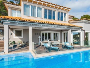 Elegant 4-bedroom villa for sale with sea views and pool in port andratx