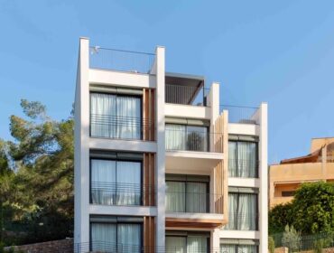 Sea-view apartment with private pool, garden and terraces for sale in palma