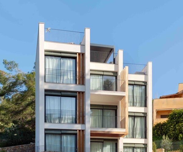 Sea-view apartment with private pool, garden and terraces for sale in palma
