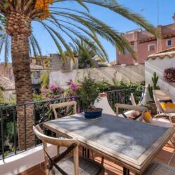 Renovated two-bedroom apartment for sale in santa catalina, palma