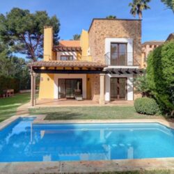 Golf-front villa for sale in santa ponsa with private pool in ses penyes rotges