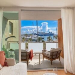 Three-bedroom penthouse for sale with terrace and sea views in palma