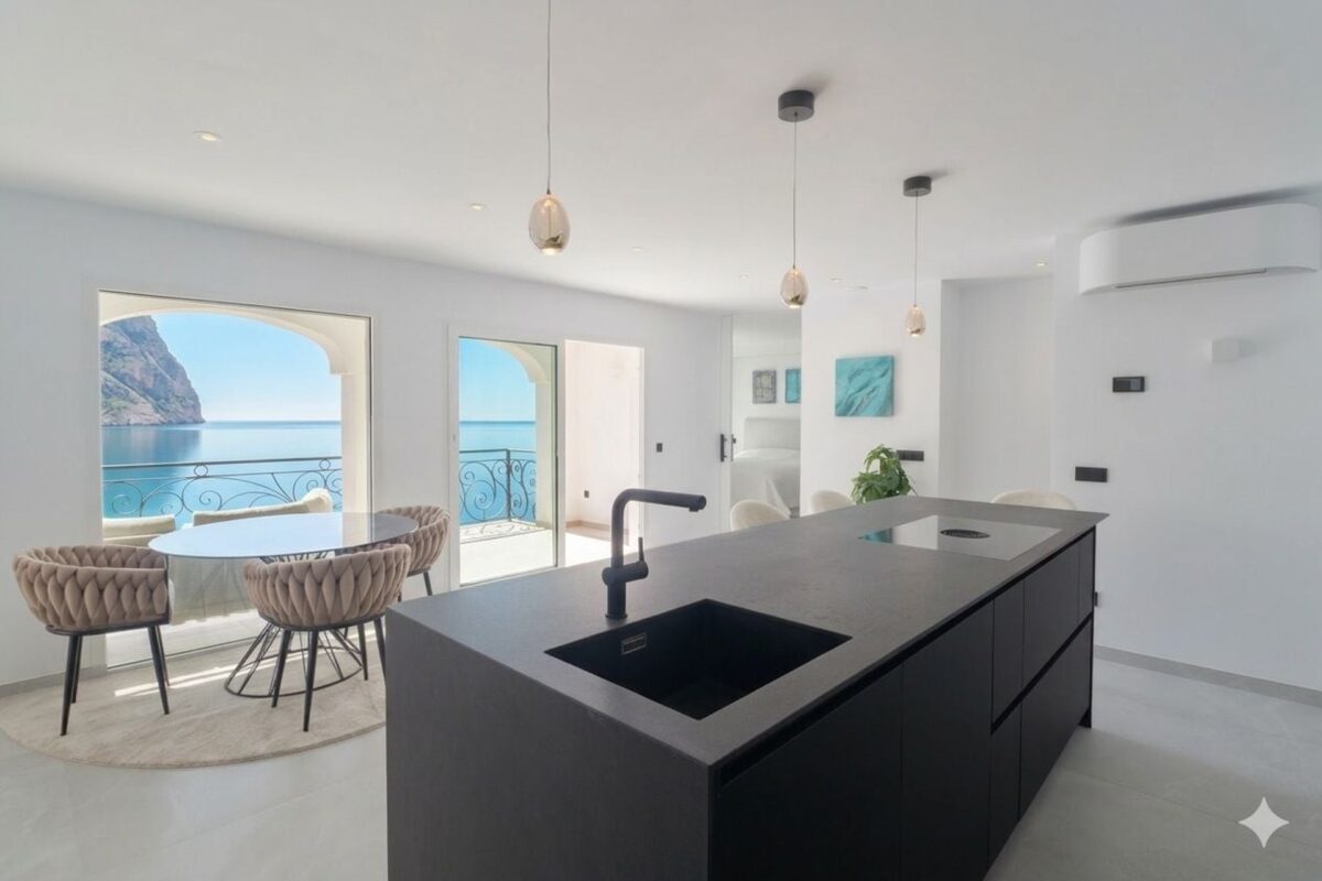 Apartamento en primera línea con acceso al mar y vistas panorámicas en venta en Port Andratx – Bajada de Precio