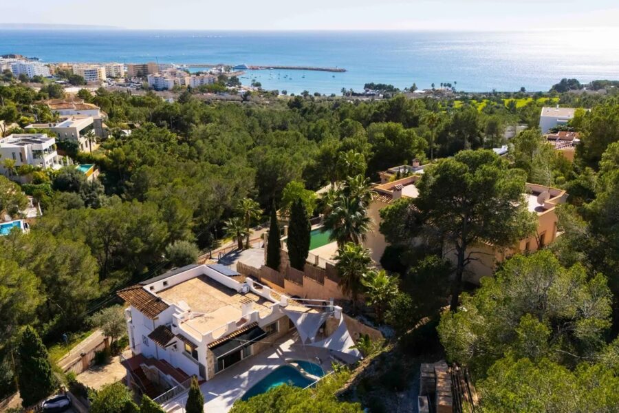 Sea-view luxury villa for sale in costa d’en blanes with pool, lift and wellness spaces