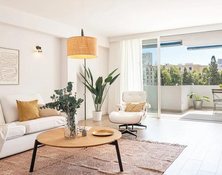 Renovated two-bedroom apartment for sale in santa catalina, palma