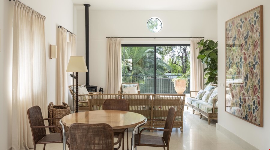 Refined mediterranean townhouse with pool and spacious garage for sale in cas català