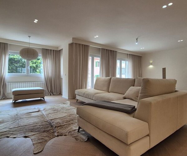 Refined 3-bedroom apartment overlooking santa catalina church for sale in palma