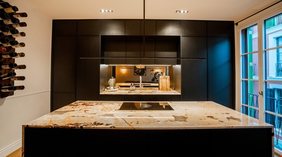 Elegant renovated apartment with refined interiors and spacious layout for sale in palma old town