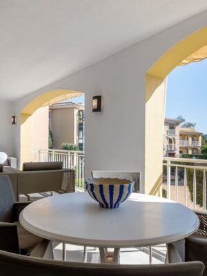 Renovated apartment for sale with large sun terrace and pool access in santa ponsa