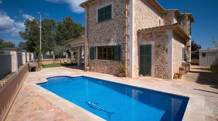 5 bedroom villa with garden, pool and garage for sale in pòrtol