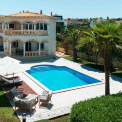 Sea-view villa with pool and panoramic balconies for sale in palma