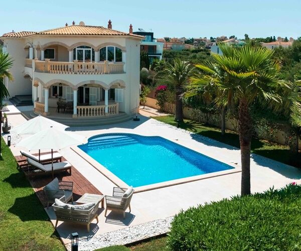 Sea-view villa with pool and panoramic balconies for sale in palma