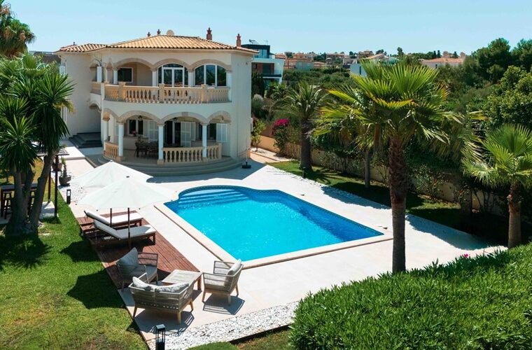 Sea-view villa with pool and panoramic balconies for sale in palma