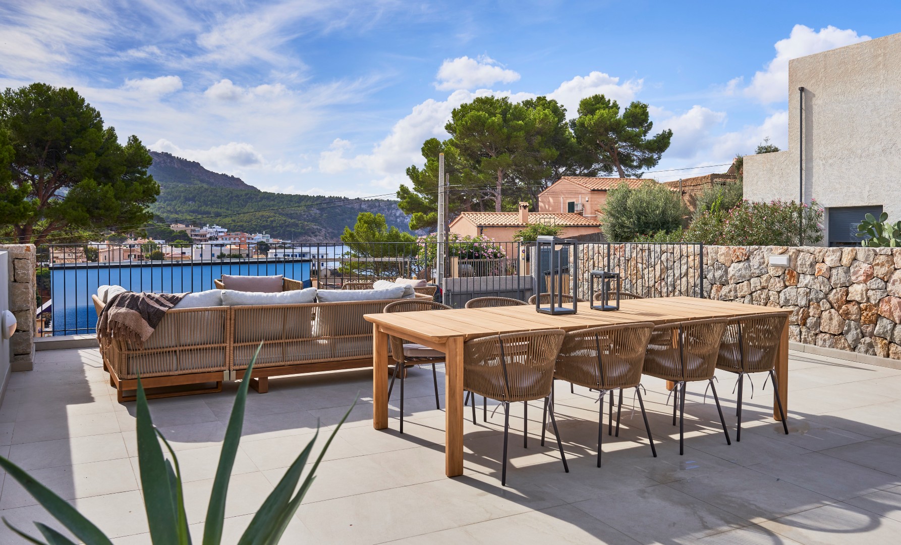 Newly built apartment for sale with private rooftop terrace and garden in sant elm