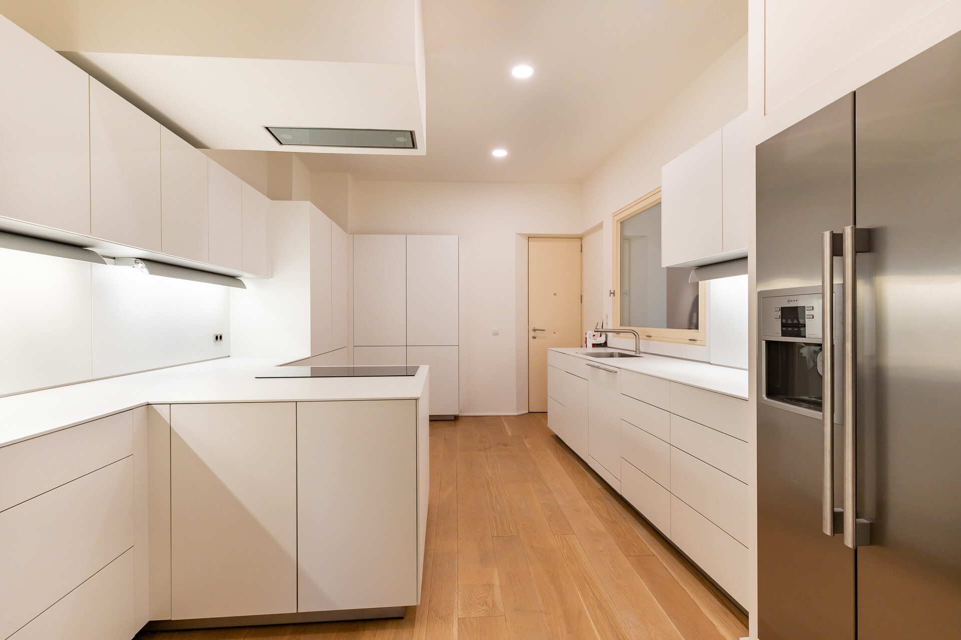 Drei-schlafzimmer-penthouse zum verkauf mit terrasse und meerblick in palma