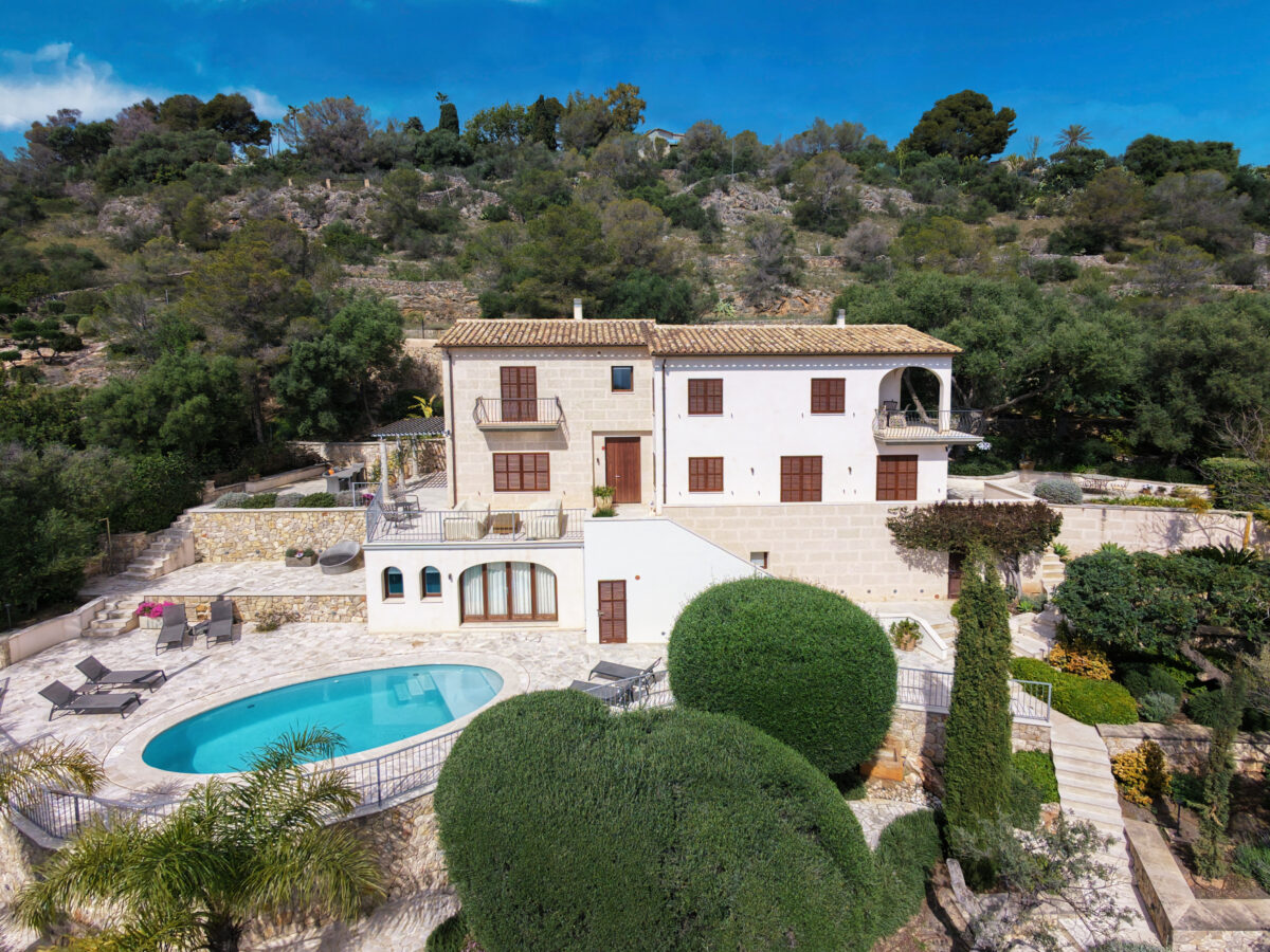 Villa de cinco dormitorios con licencia de alquiler en Génova