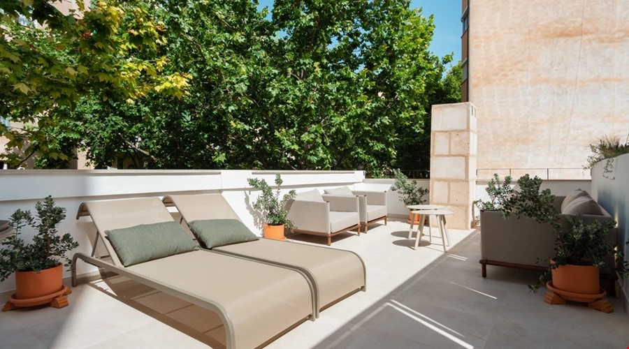 Ático dúplex restaurado con terraza privada en azotea en venta en Palma