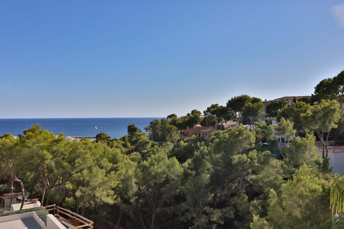 Villa mediterránea con casa de invitados y vistas al mar en venta en Costa d’en Blanes