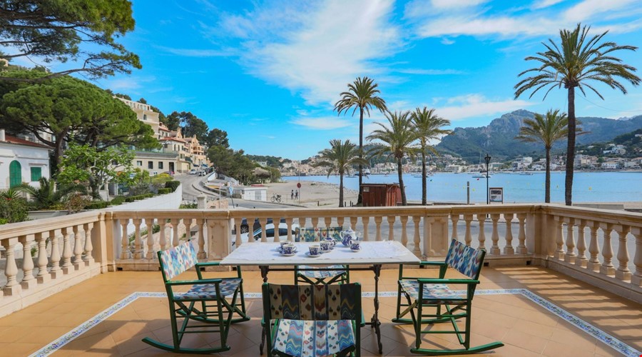 Histórica villa de siete dormitorios en primera línea con vistas panorámicas al mar en Port de Sóller
