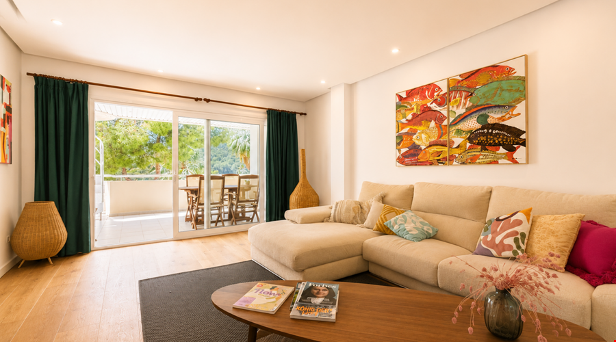 Elegante apartamento junto al golf con terraza privada en venta en Bendinat
