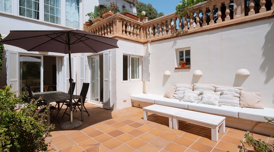 Residencia en planta baja de dos dormitorios con terraza privada y patio en Palma