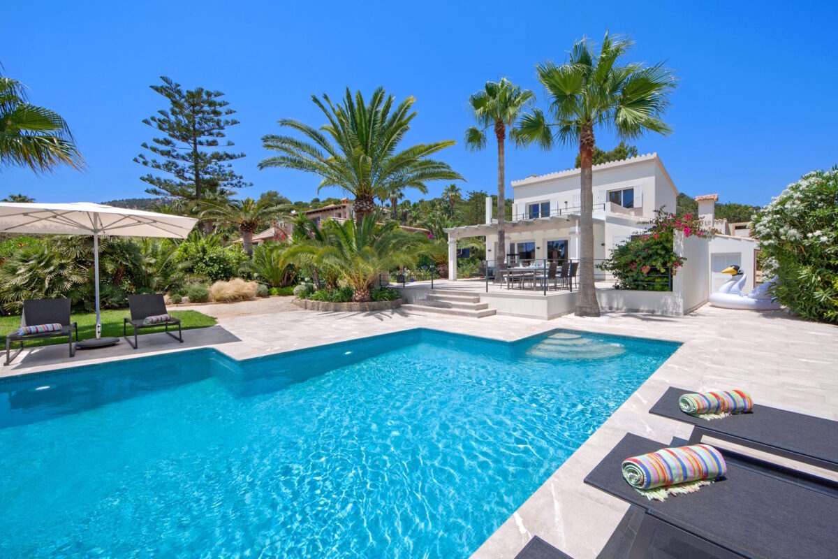 Villa mediterránea con licencia vacacional y vistas al mar en Port d’Andratx