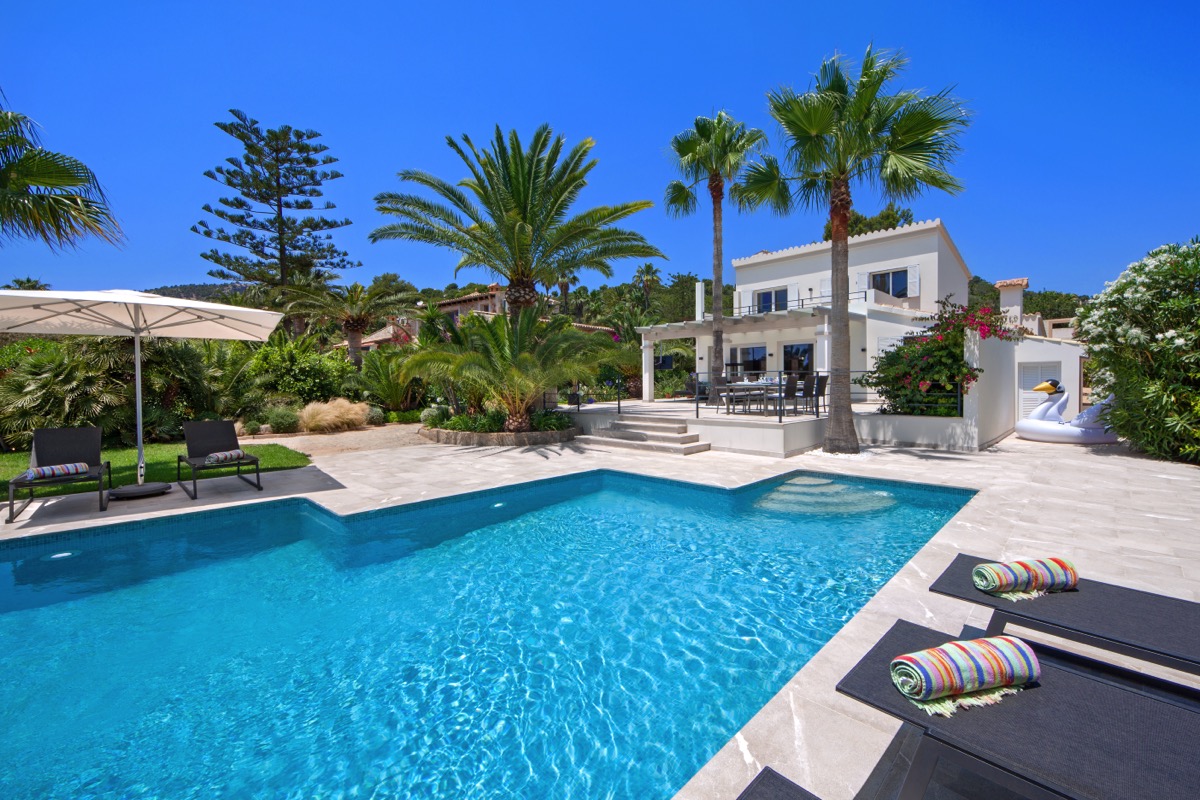 Villa mediterránea con licencia vacacional y vistas al mar en Port d’Andratx