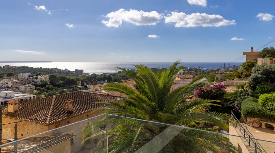 Adosado contemporáneo con vistas al mar y terraza privada en venta en Génova